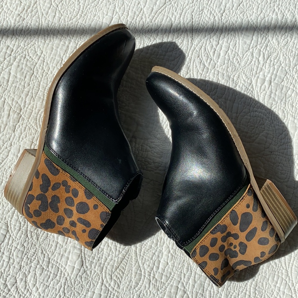 Dolce Vita Black/Animal Print Boot Wm size 8